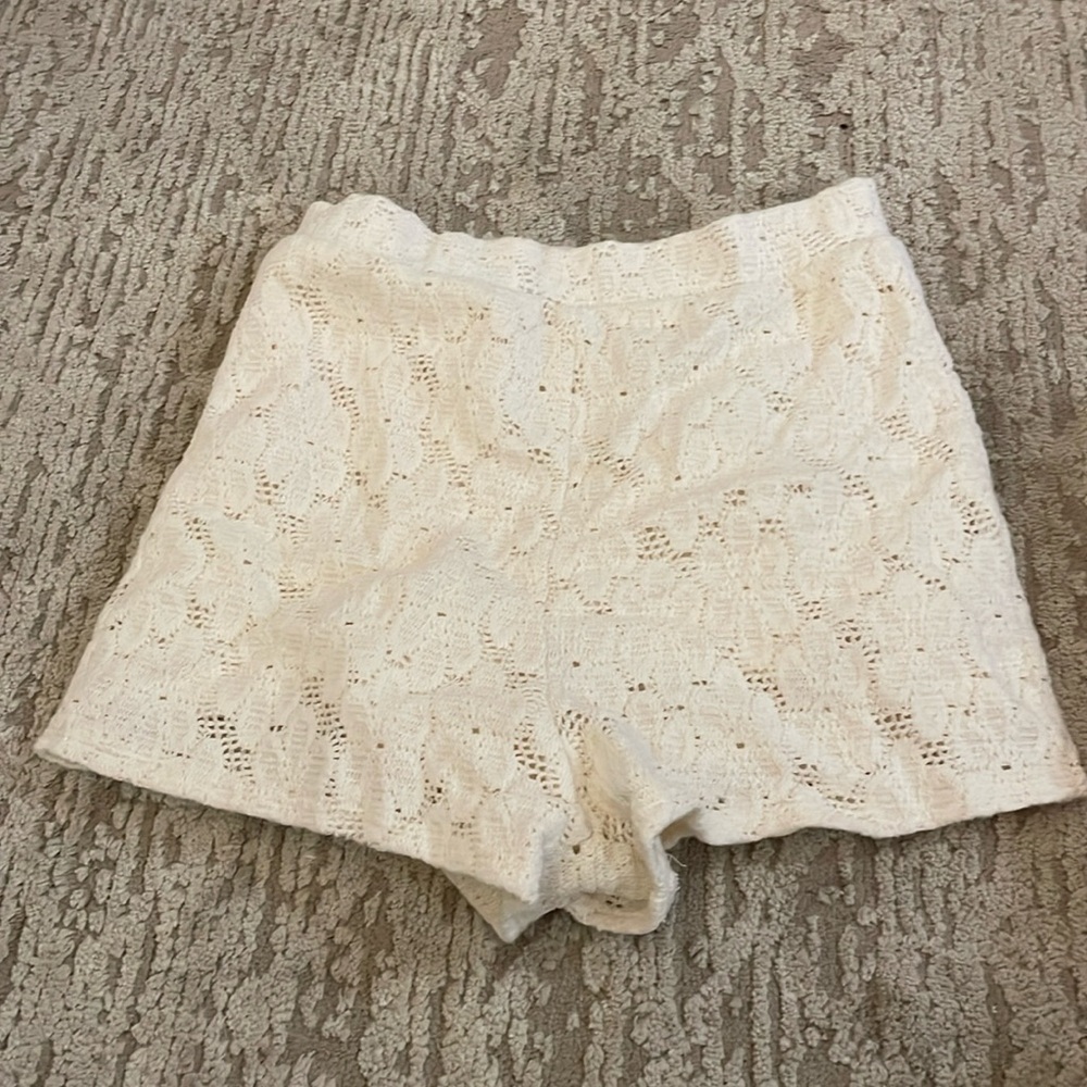 girls h and m shorts cream colored